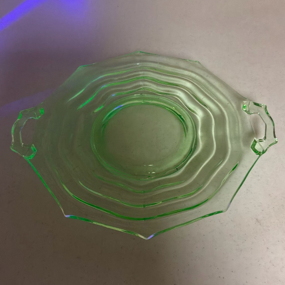 VINTAGE URANIUM JENKINS OCEAN WAVE CAKE PLATE